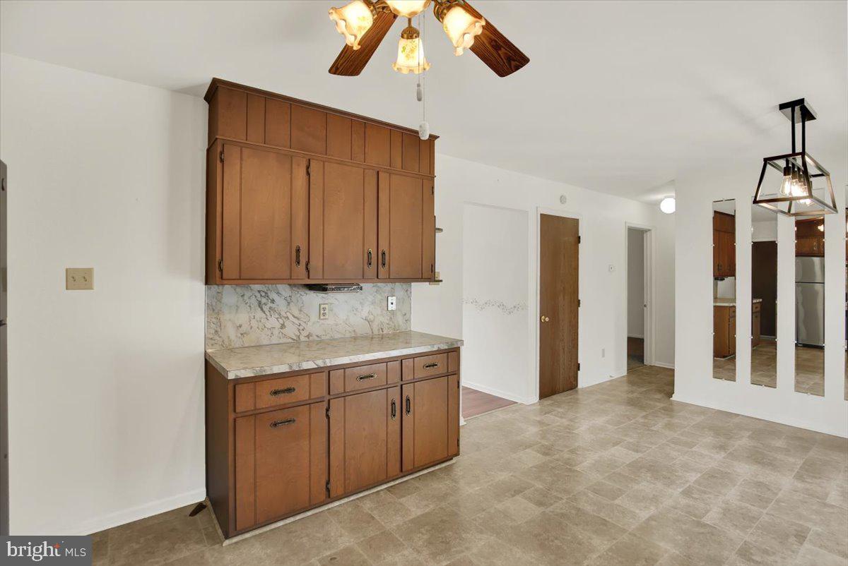 4674 Pheasant Run N Property Photo 12