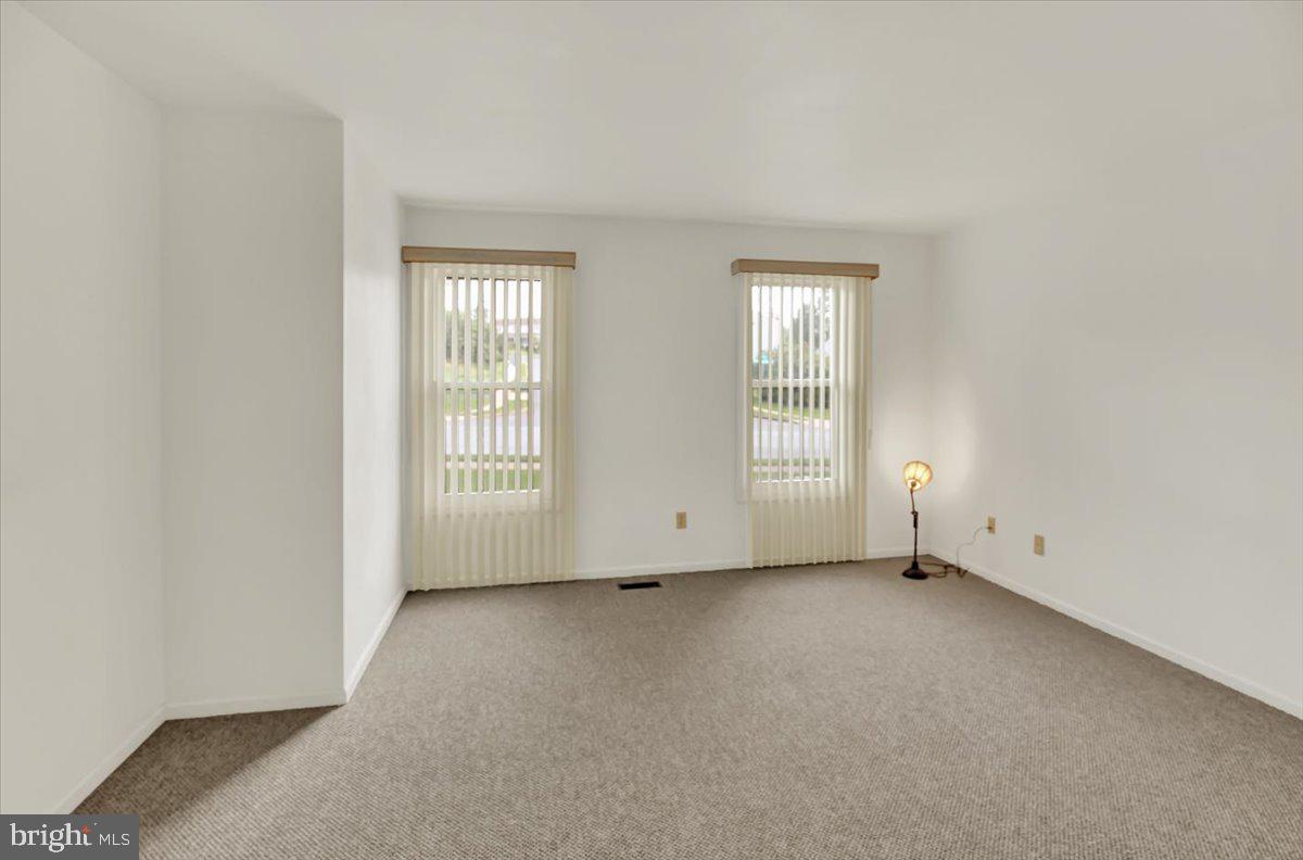 4674 Pheasant Run N Property Photo 13