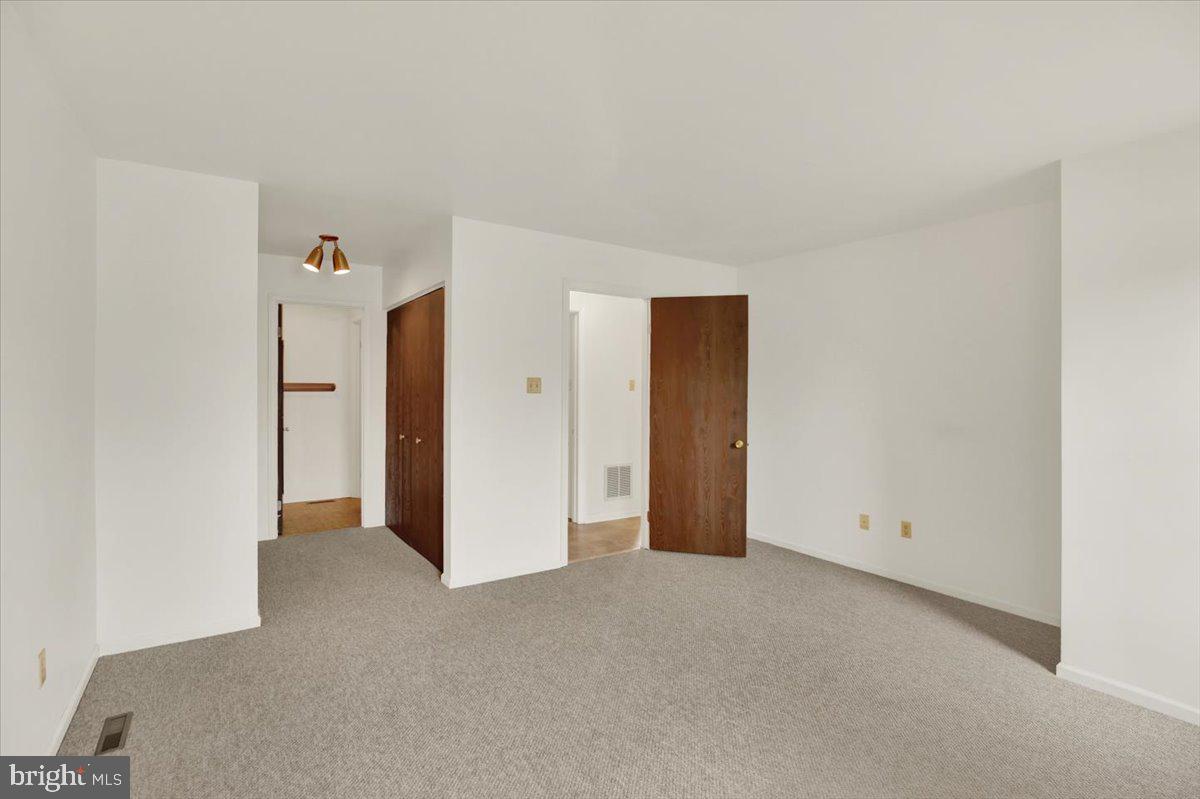 4674 Pheasant Run N Property Photo 14