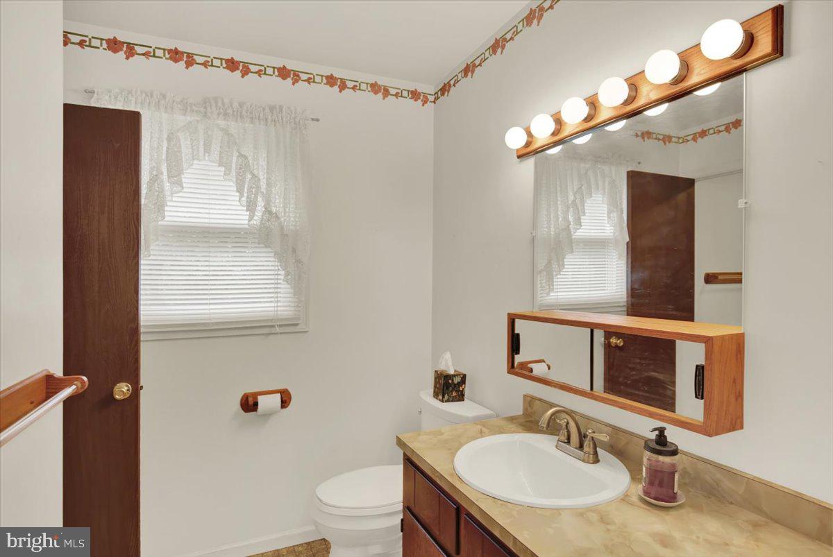 4674 Pheasant Run N Property Photo 17