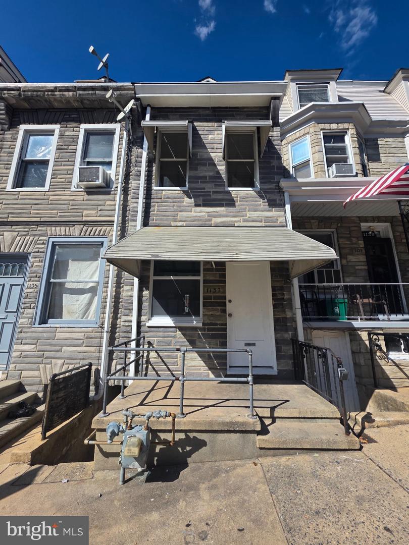 1137 Buttonwood St Property Photo 1
