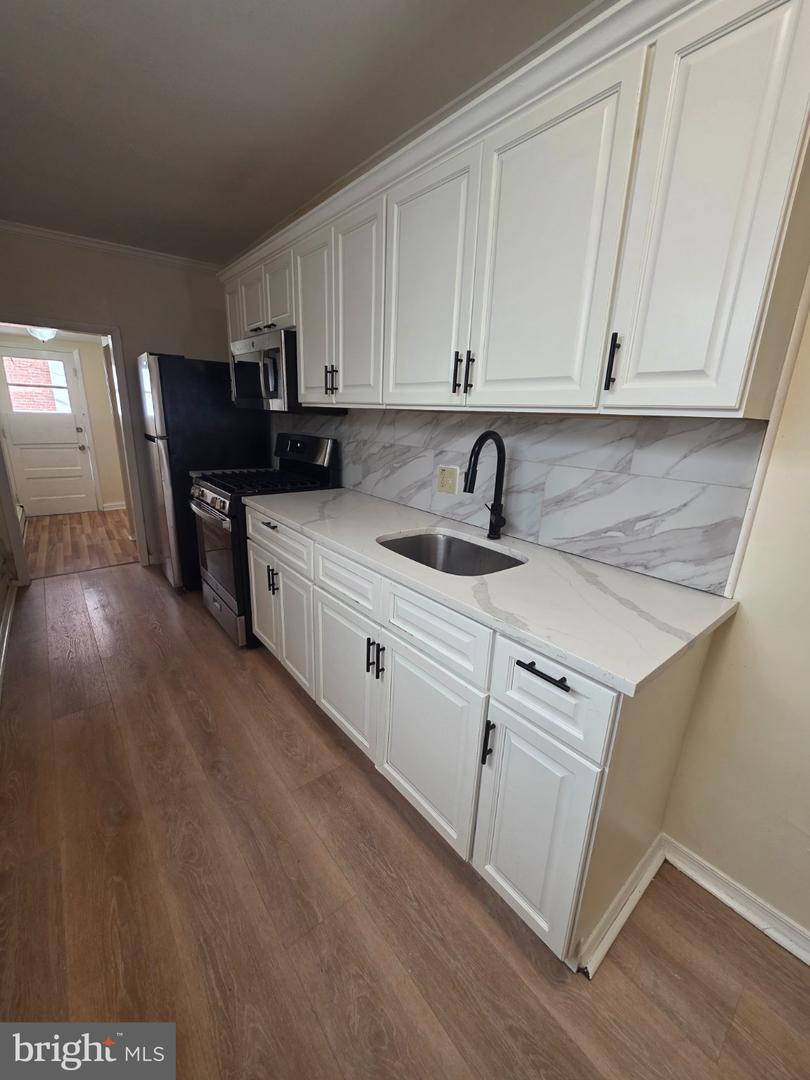 1137 Buttonwood St Property Photo 5