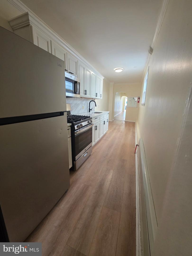 1137 Buttonwood St Property Photo 6