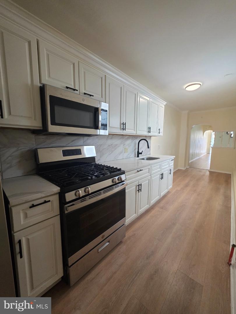 1137 Buttonwood St Property Photo 7