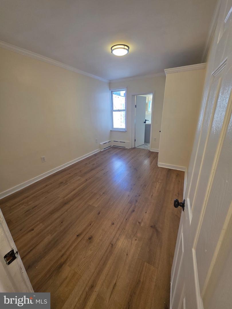 1137 Buttonwood St Property Photo 12