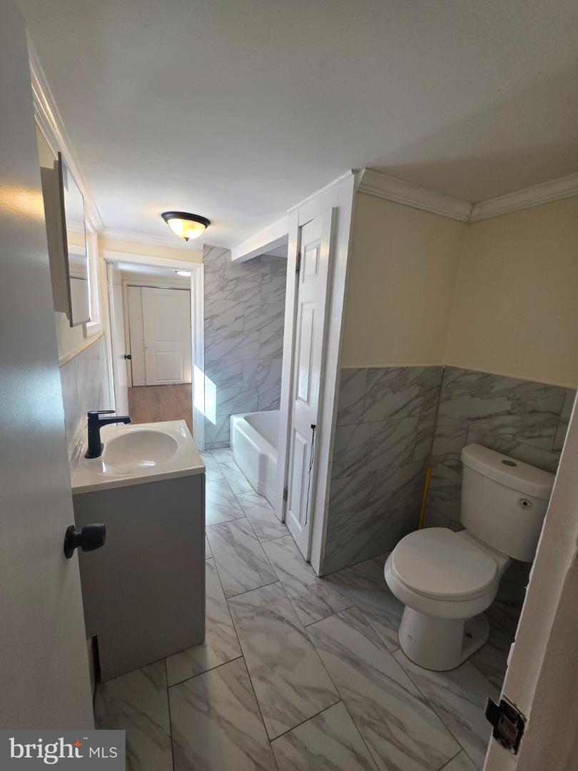 1137 Buttonwood St Property Photo 14