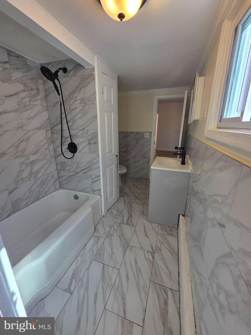 1137 Buttonwood St Property Photo 15