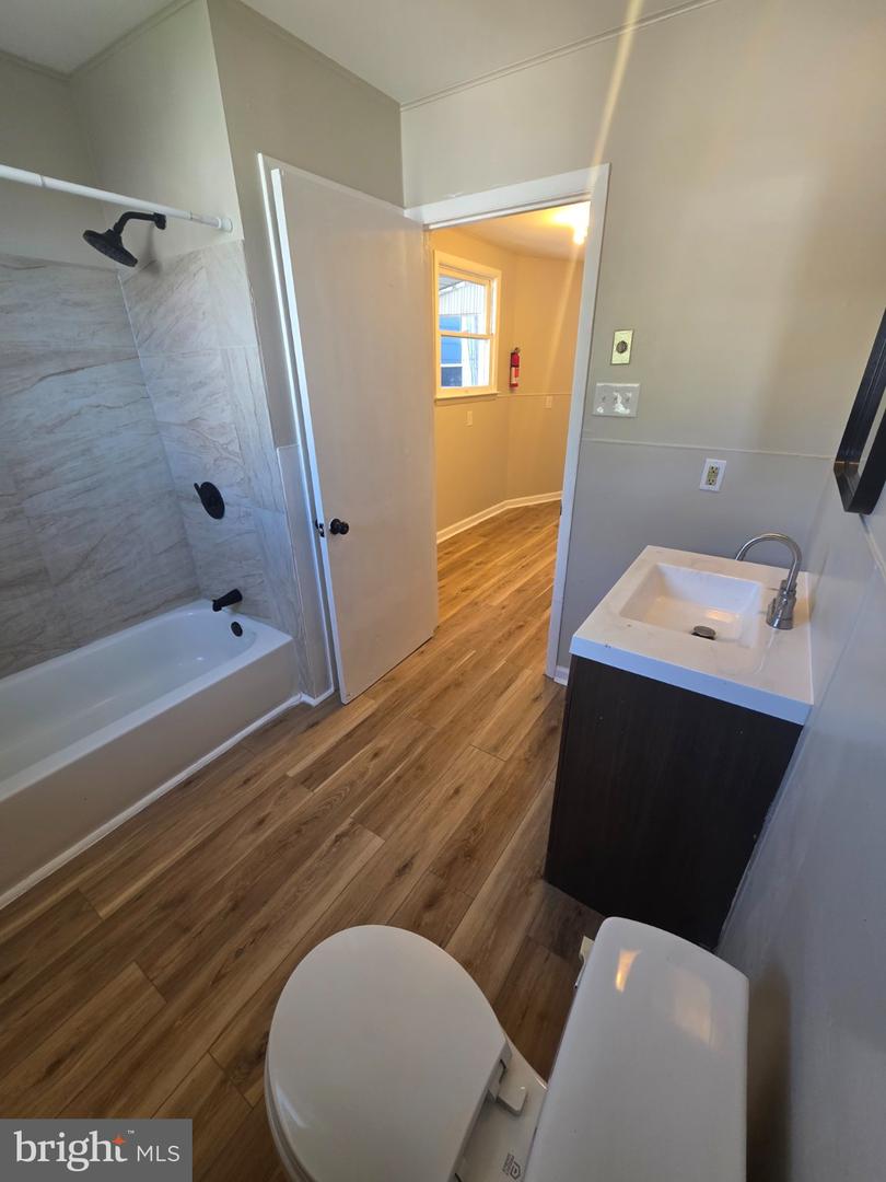 1245 Cotton St Property Photo 6