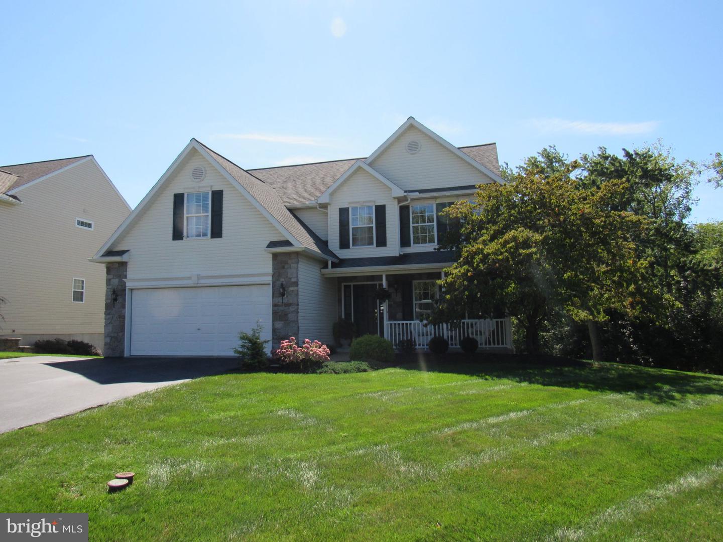 1214 Stonehenge Dr Property Photo 1