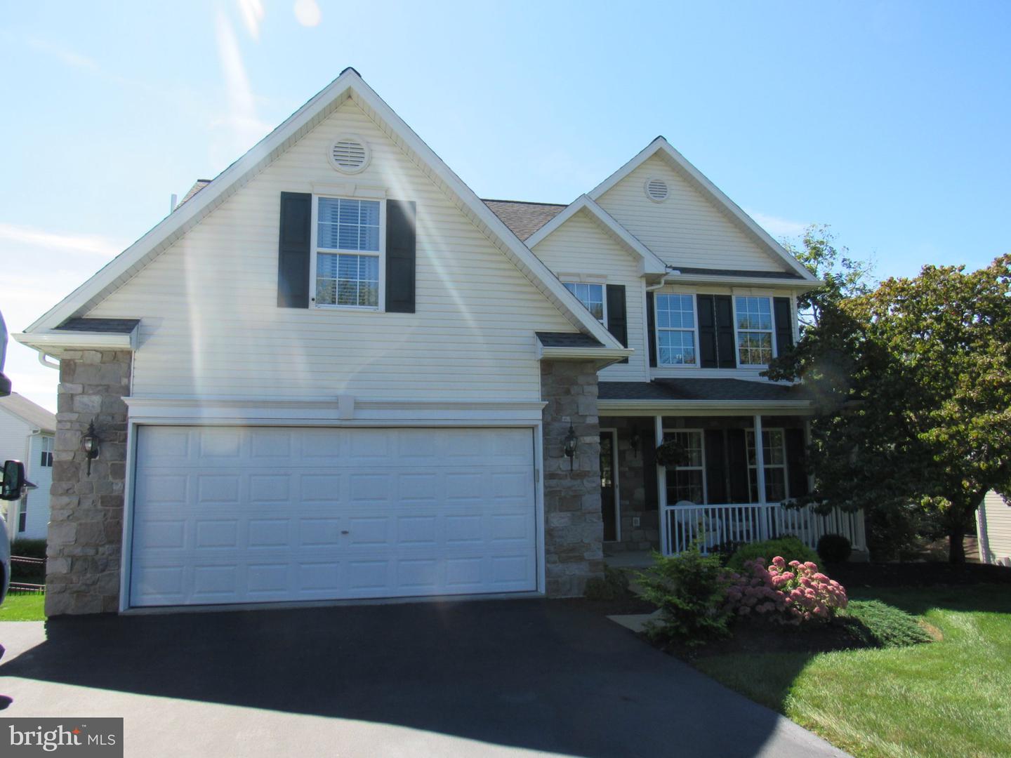 1214 Stonehenge Dr Property Photo 3