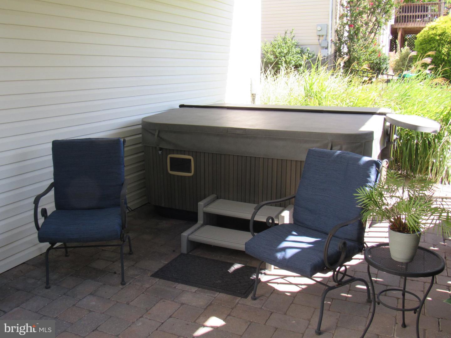 1214 Stonehenge Dr Property Photo 15