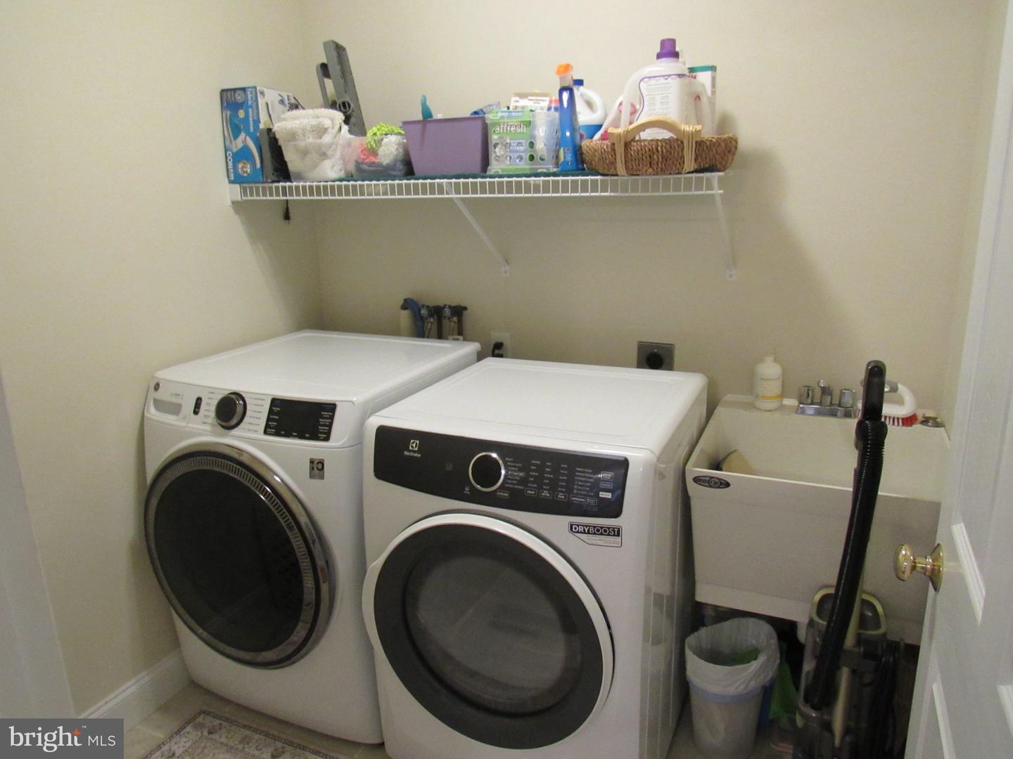 1214 Stonehenge Dr Property Photo 33