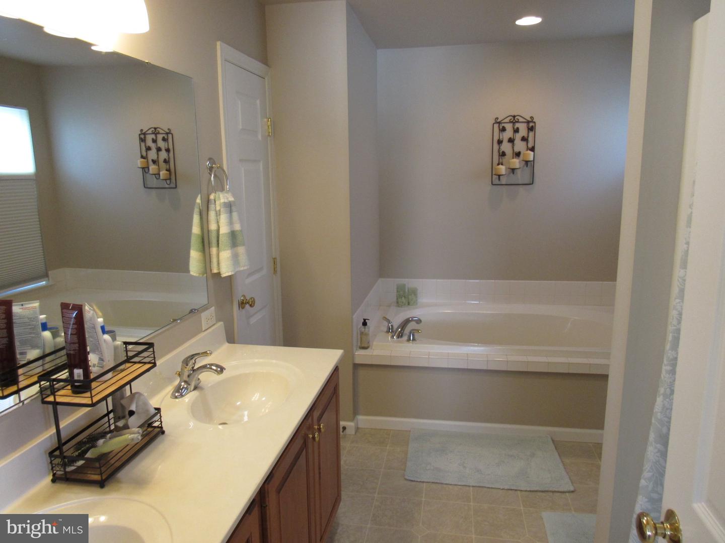 1214 Stonehenge Dr Property Photo 39