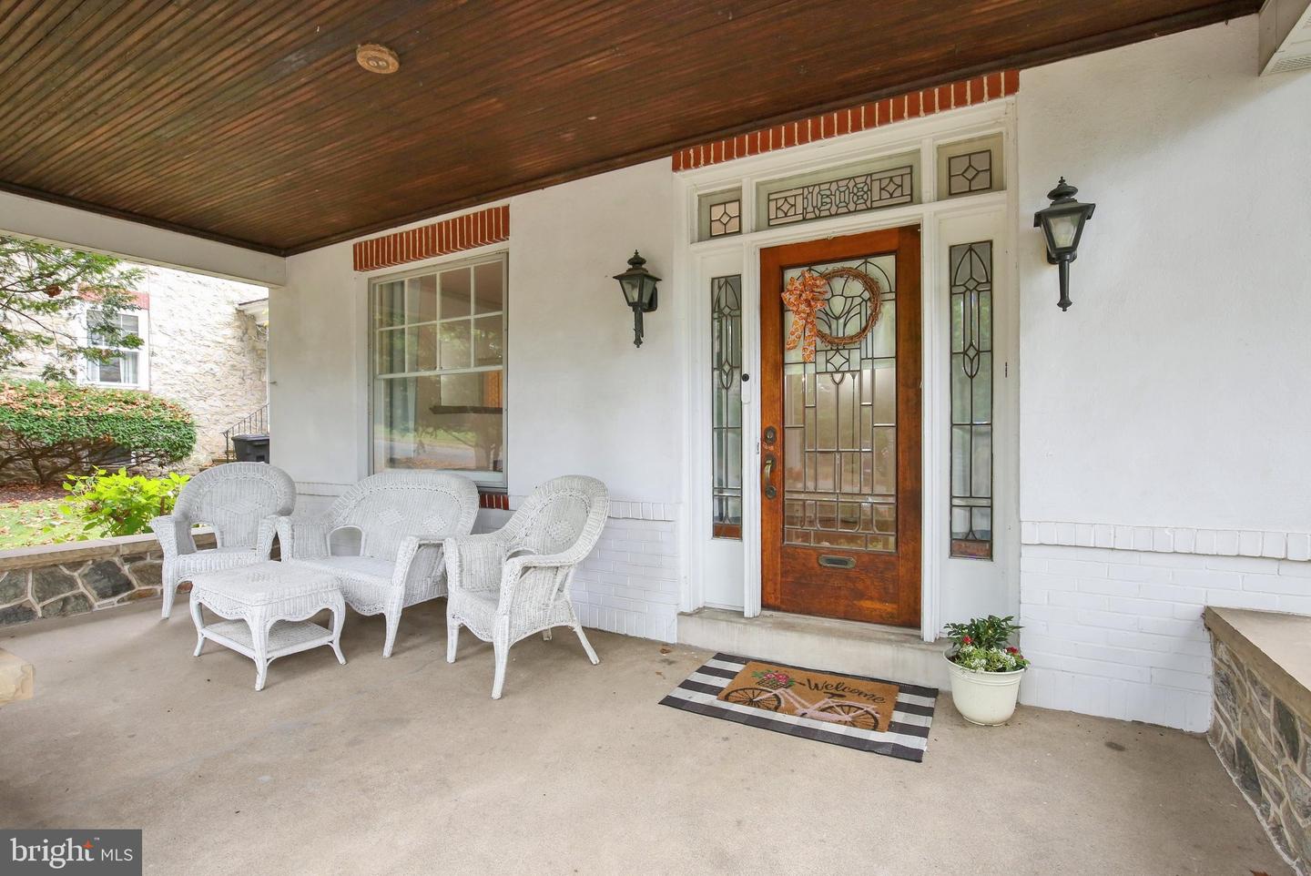1608 Olive St Property Photo 3