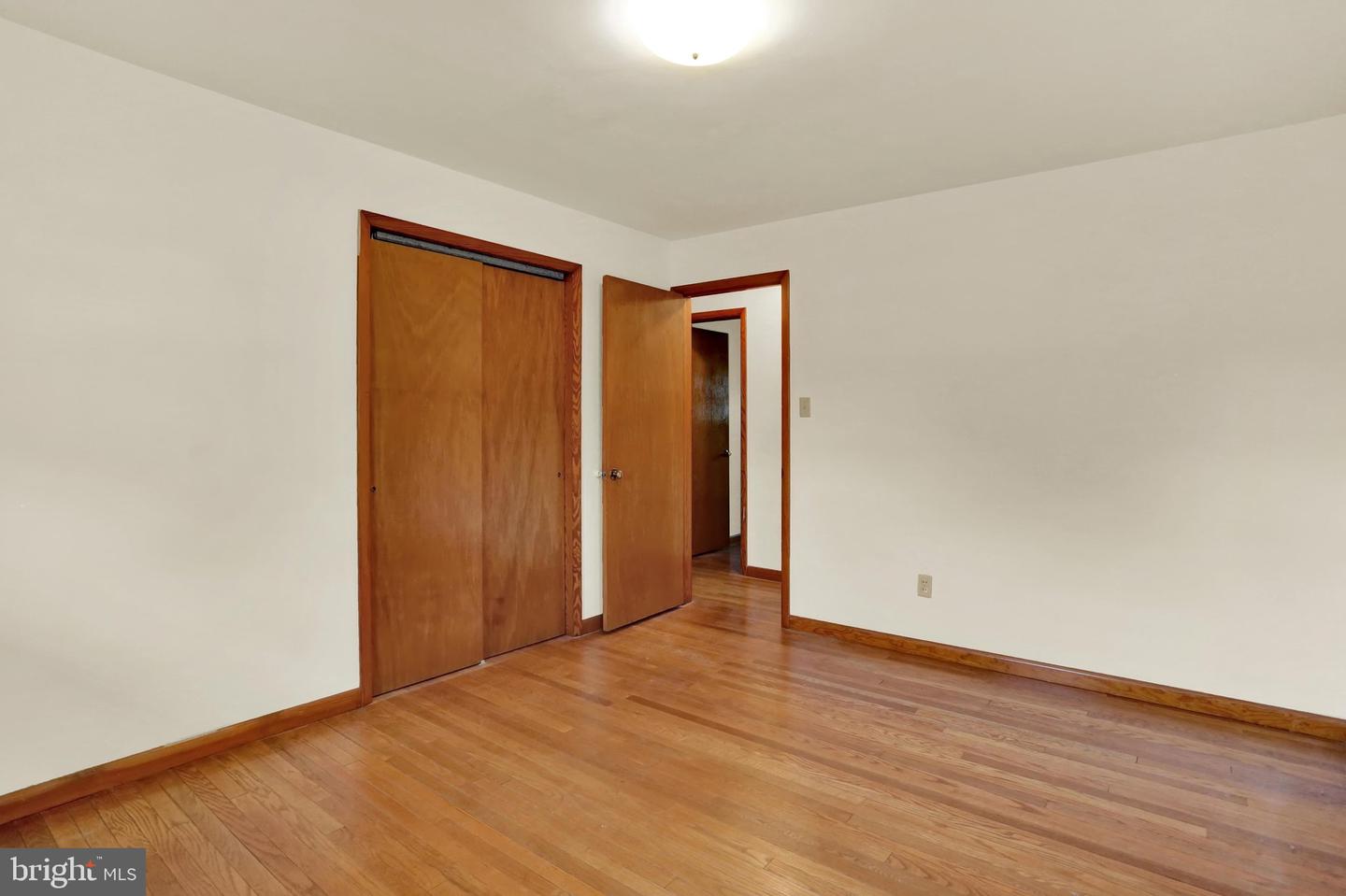 211 E Race St Property Photo 12