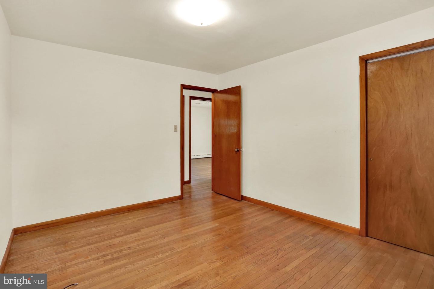 211 E Race St Property Photo 14