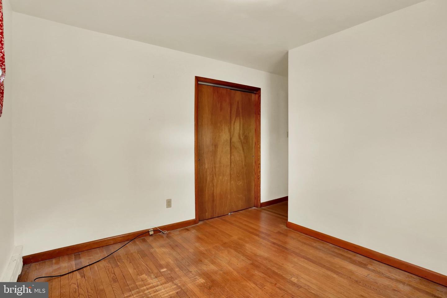 211 E Race St Property Photo 18