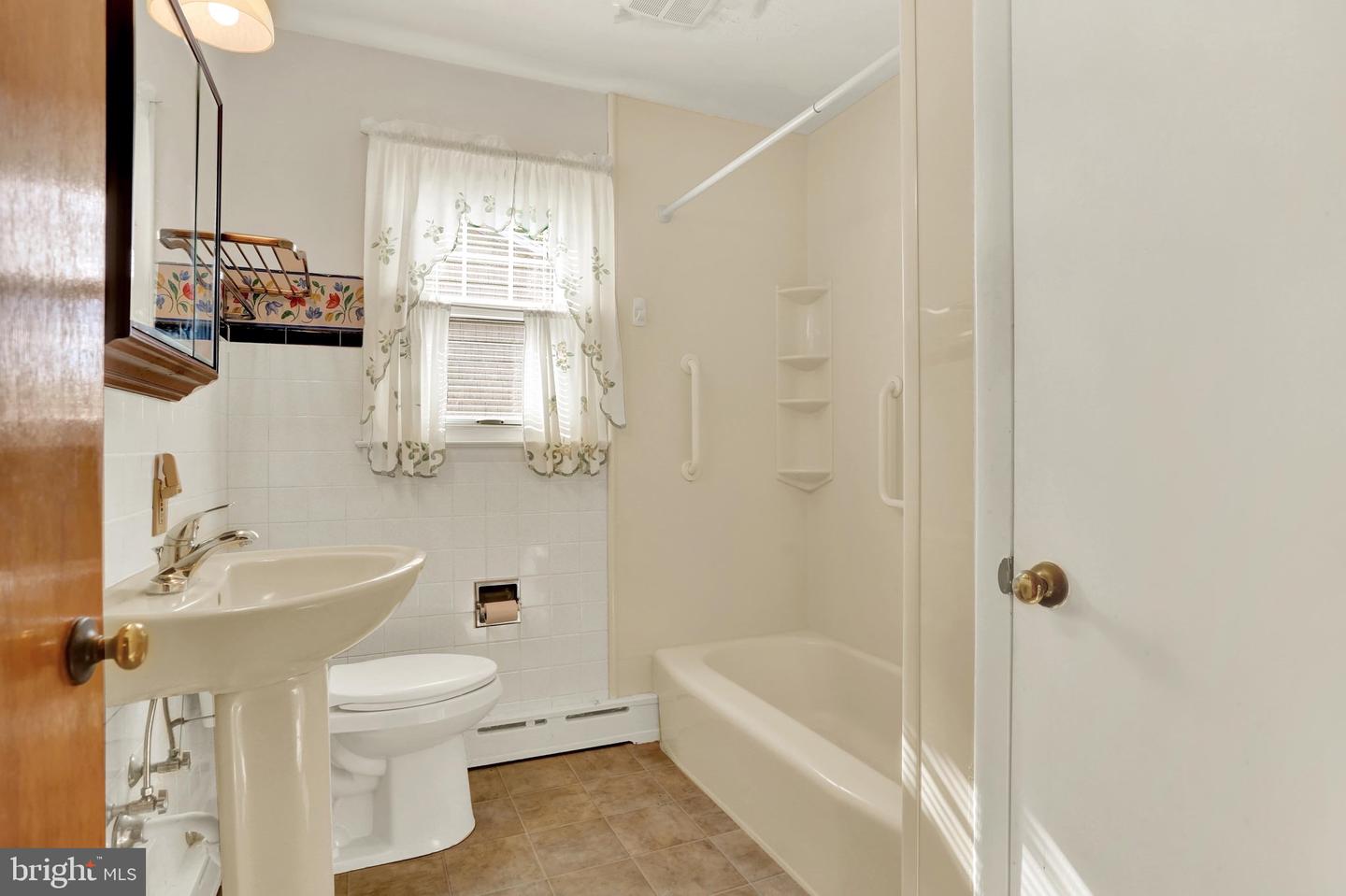 211 E Race St Property Photo 20