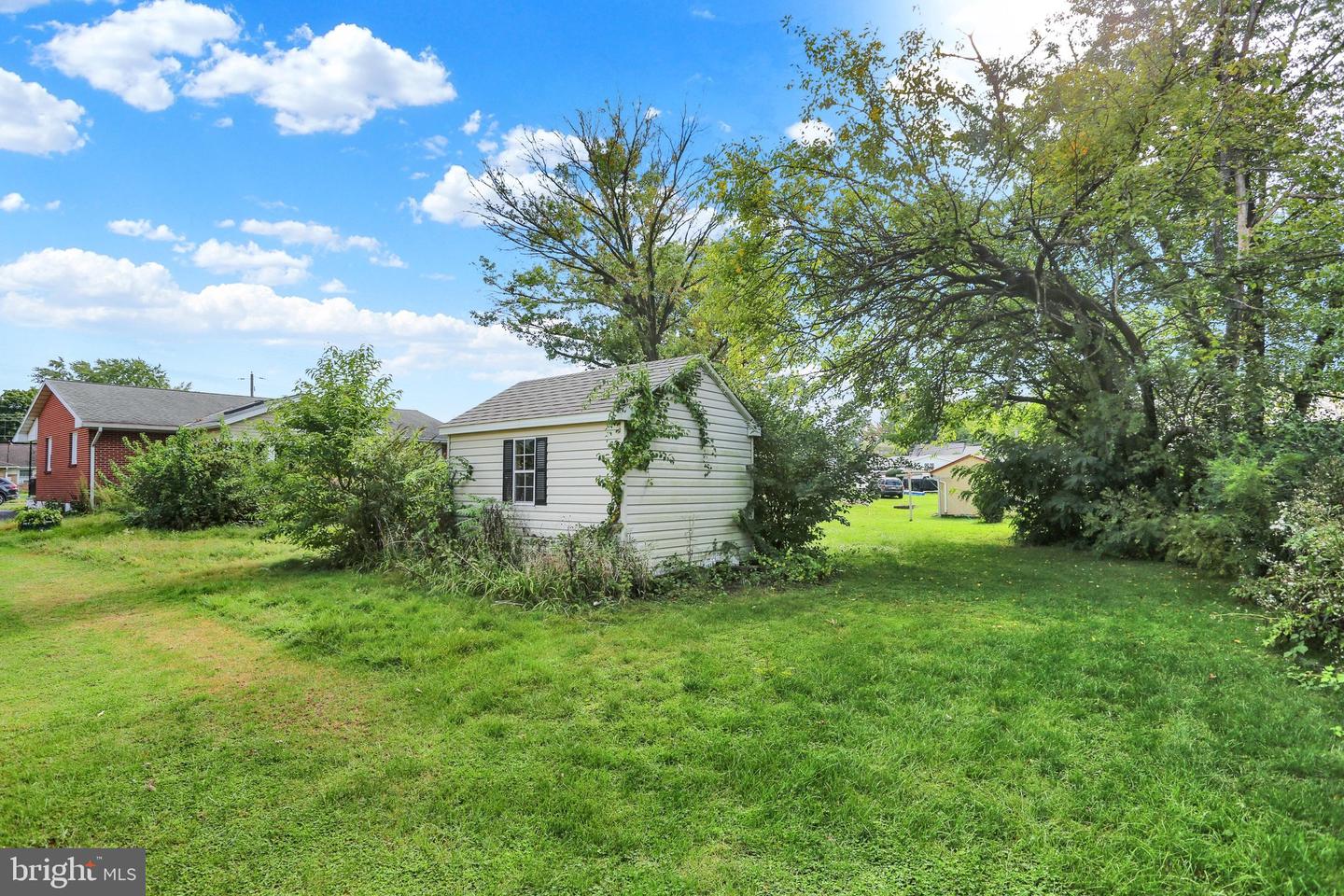 211 E Race St Property Photo 39
