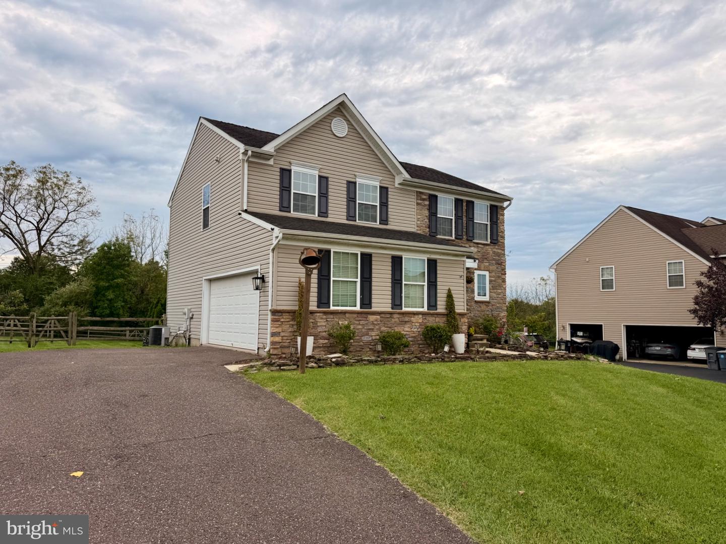 138 Meadowside Dr Property Photo 3