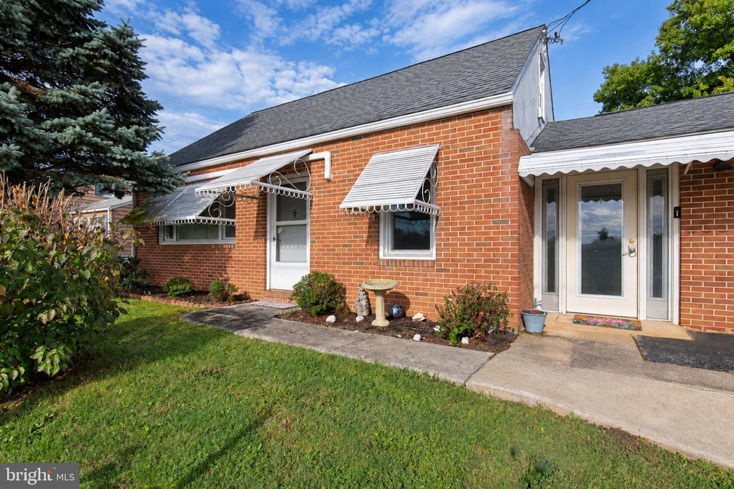 1082 W LEESPORT RD