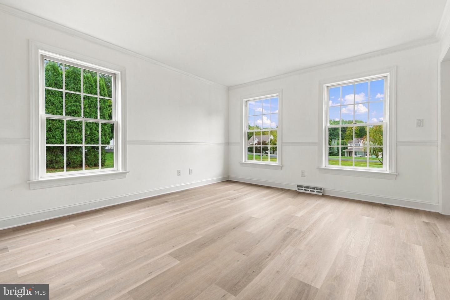4 Schoolhouse Ln Property Photo 19