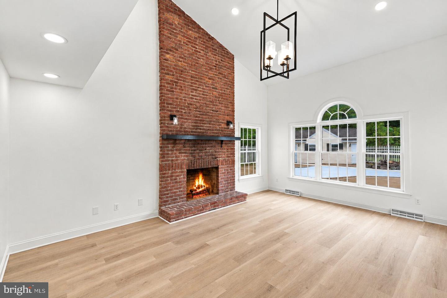 4 Schoolhouse Ln Property Photo 31