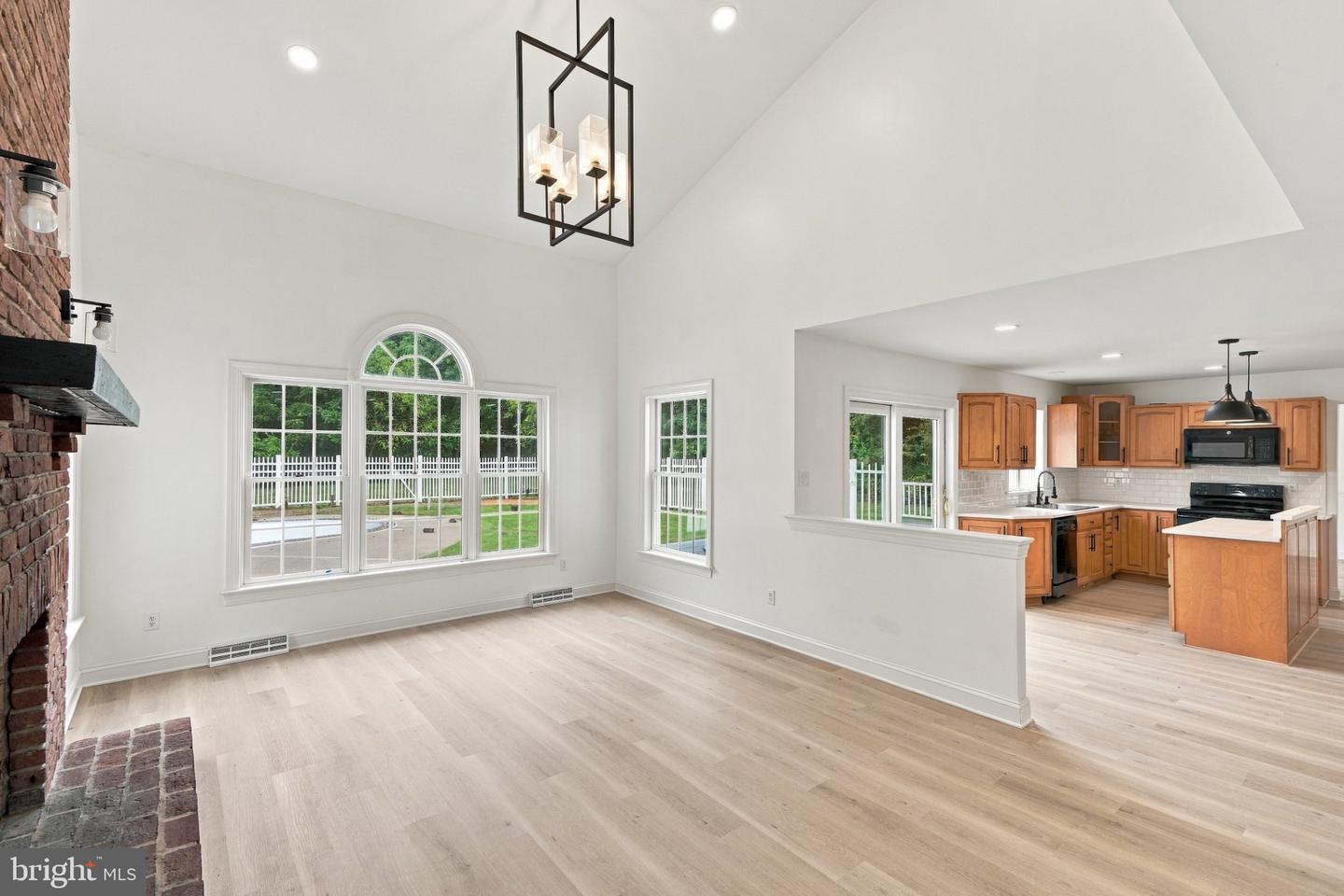 4 Schoolhouse Ln Property Photo 34