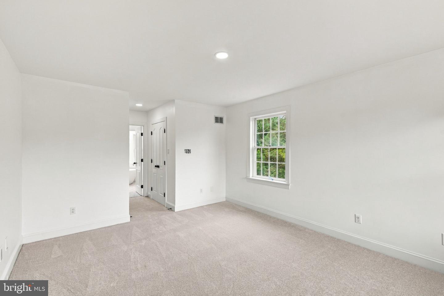4 Schoolhouse Ln Property Photo 44