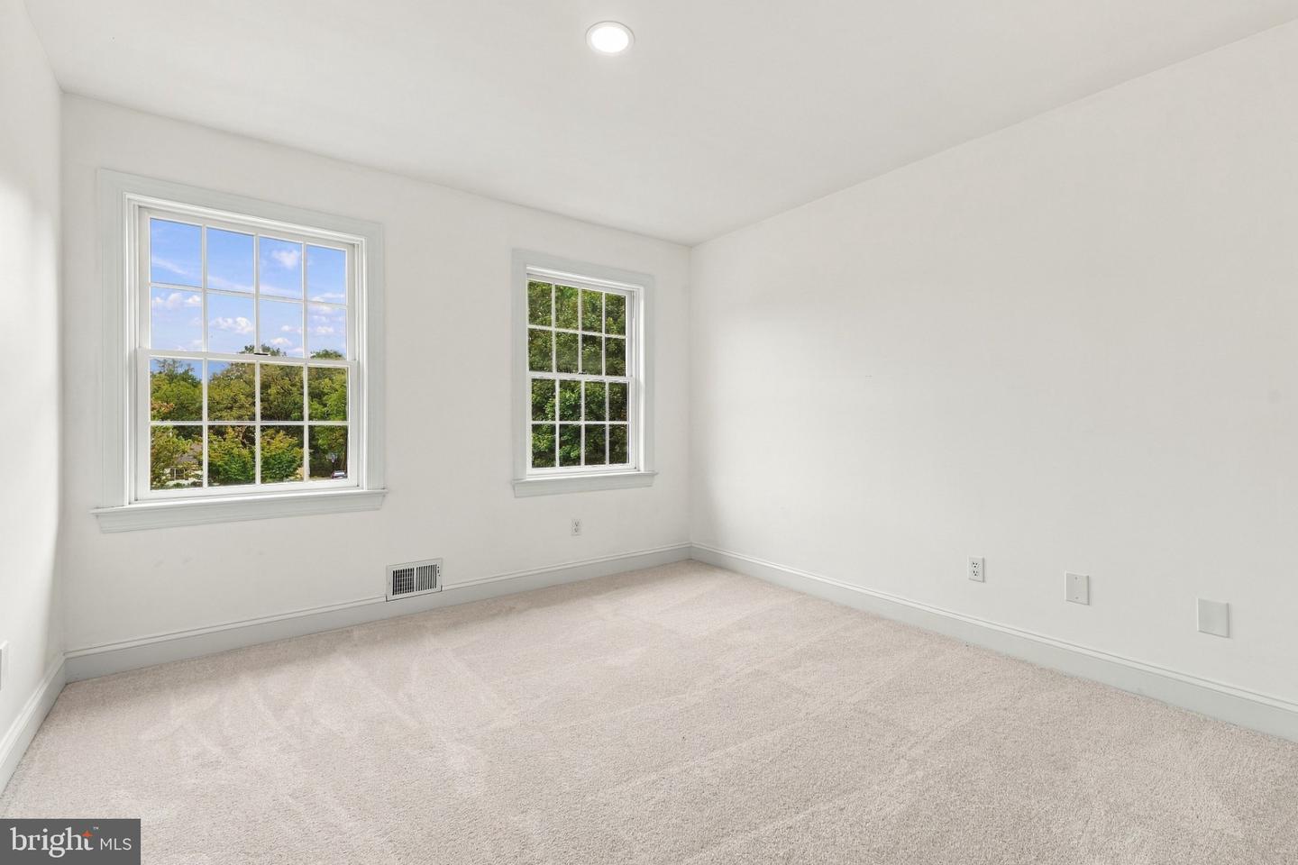 4 Schoolhouse Ln Property Photo 50