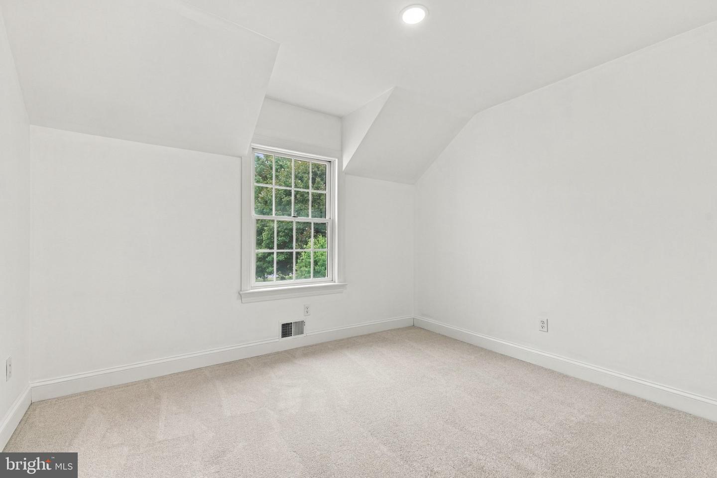 4 Schoolhouse Ln Property Photo 52