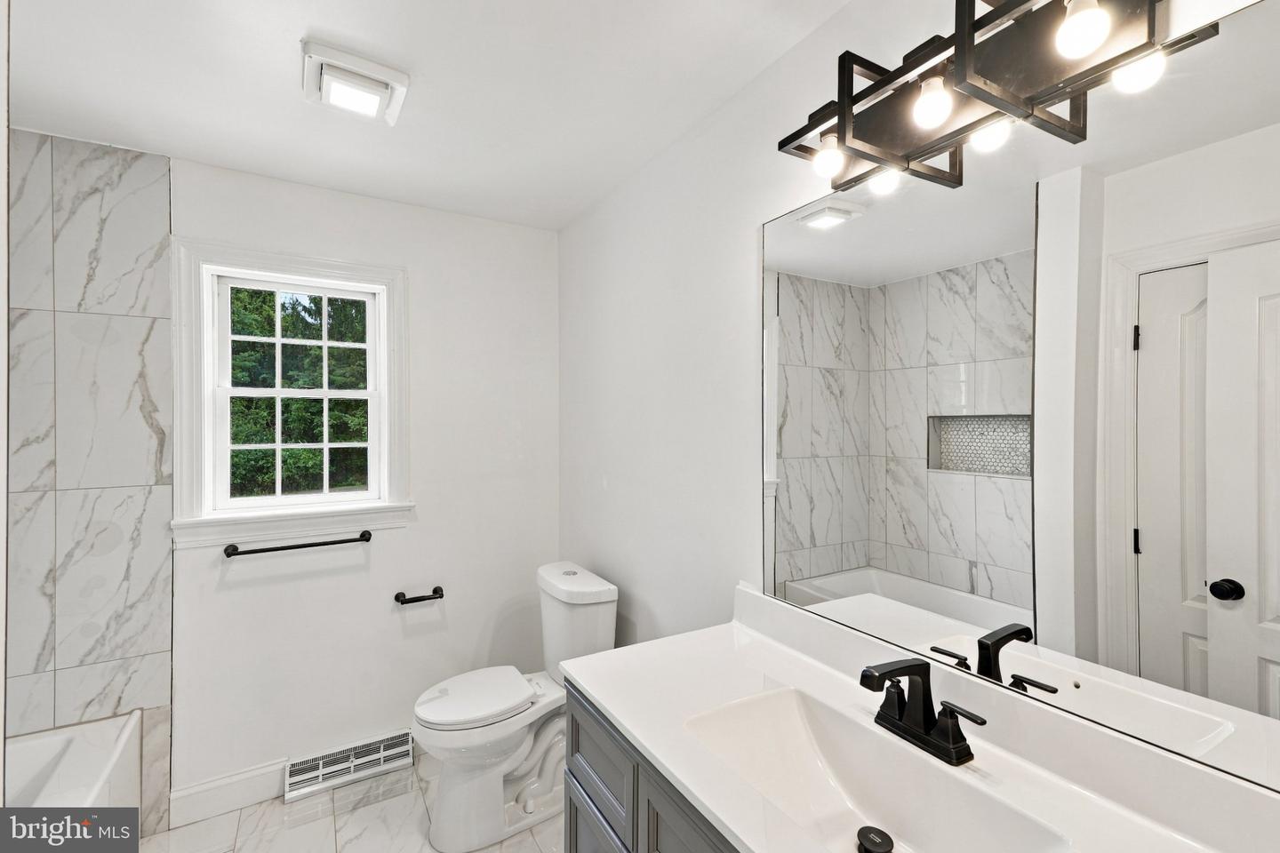 4 Schoolhouse Ln Property Photo 53