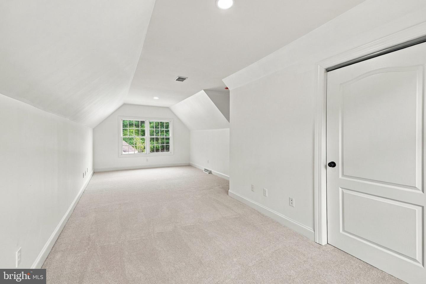 4 Schoolhouse Ln Property Photo 55