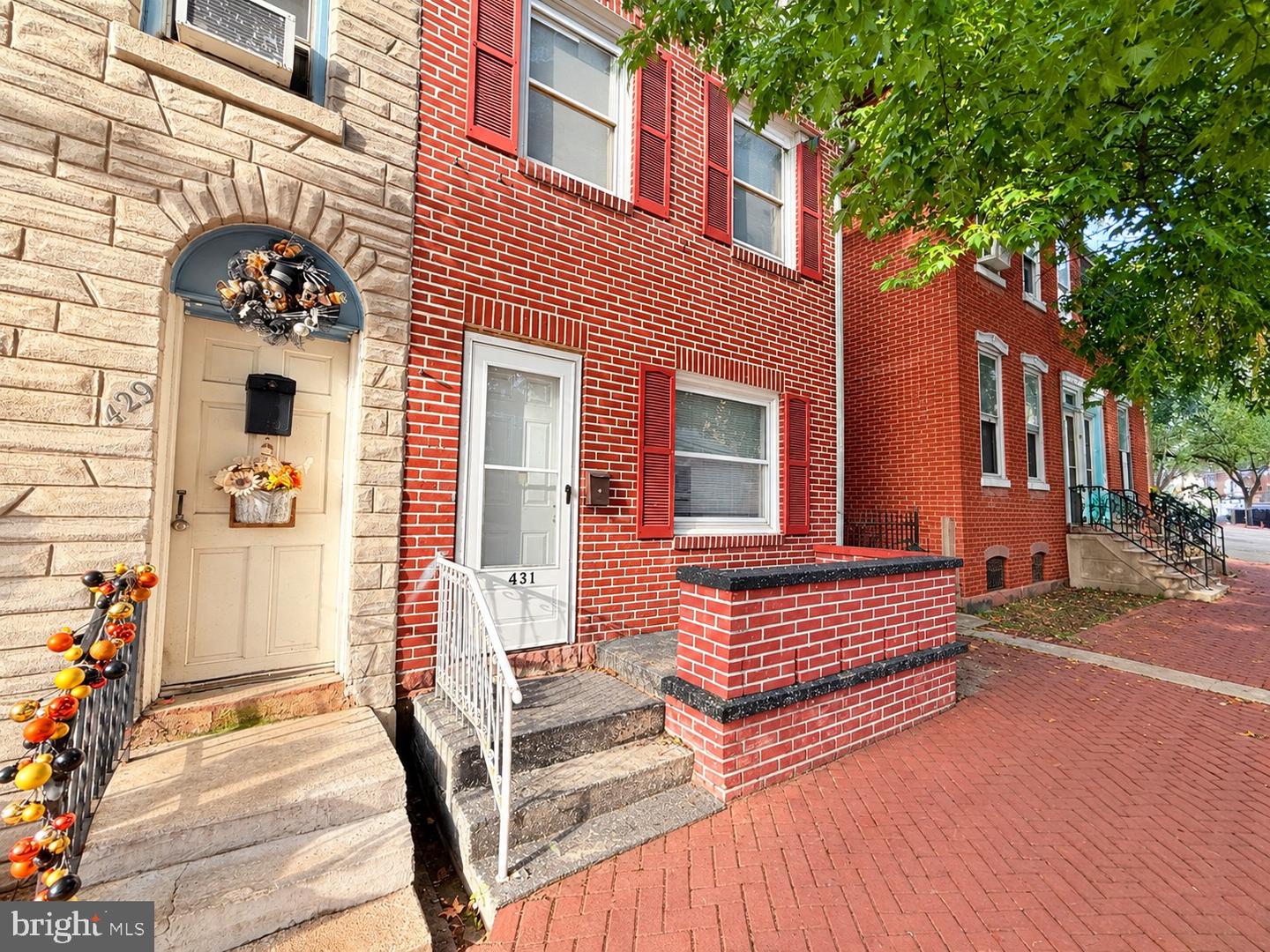 431 Pine St Property Photo 1