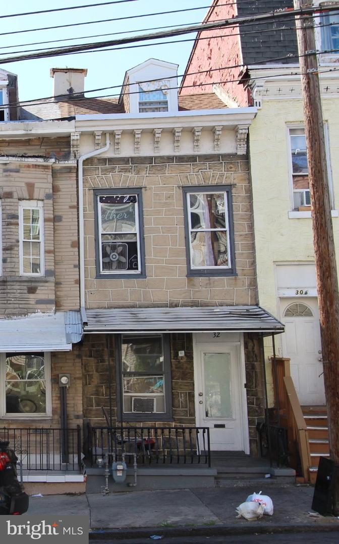 32 S 10TH ST Property Photo 1