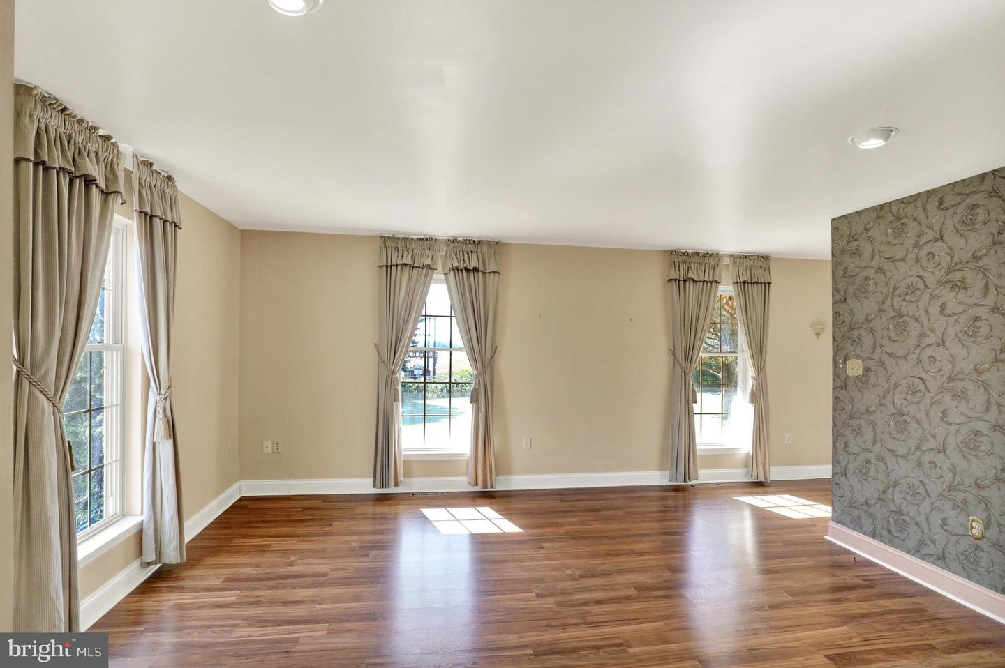 8 Power Dr Property Photo 10