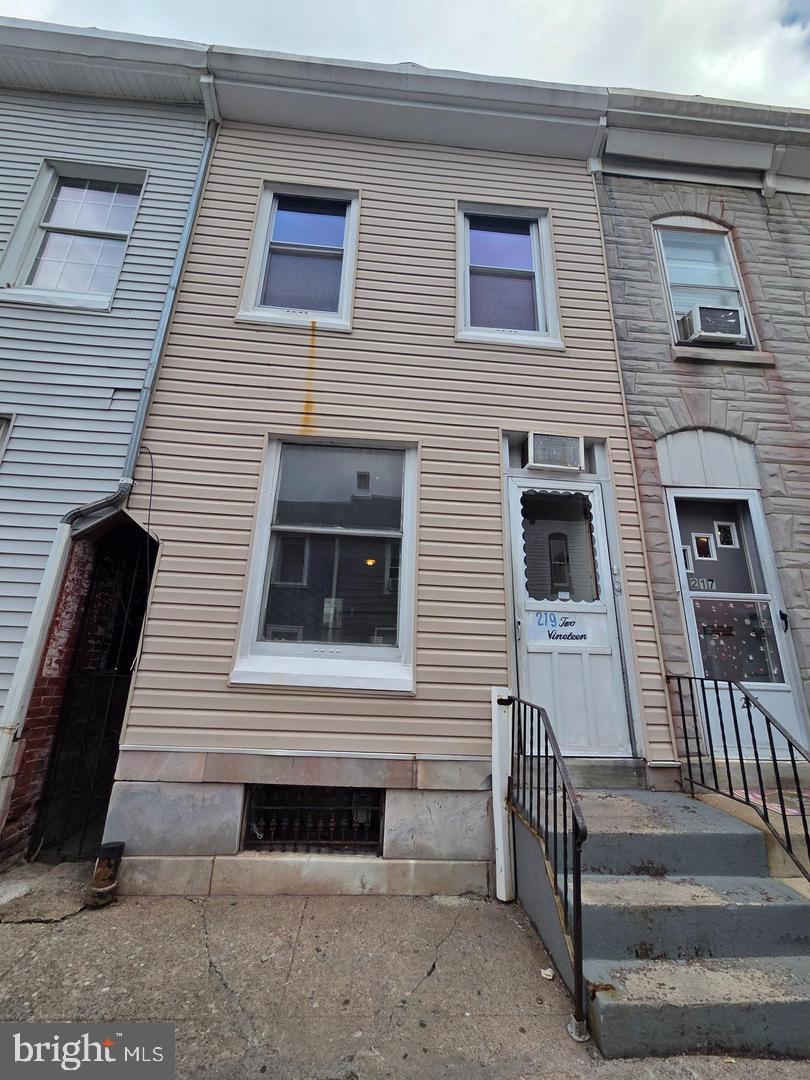 219 MULBERRY ST Property Photo 1