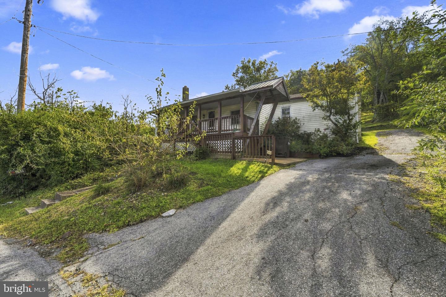 640 Walnut Rd Property Photo 1