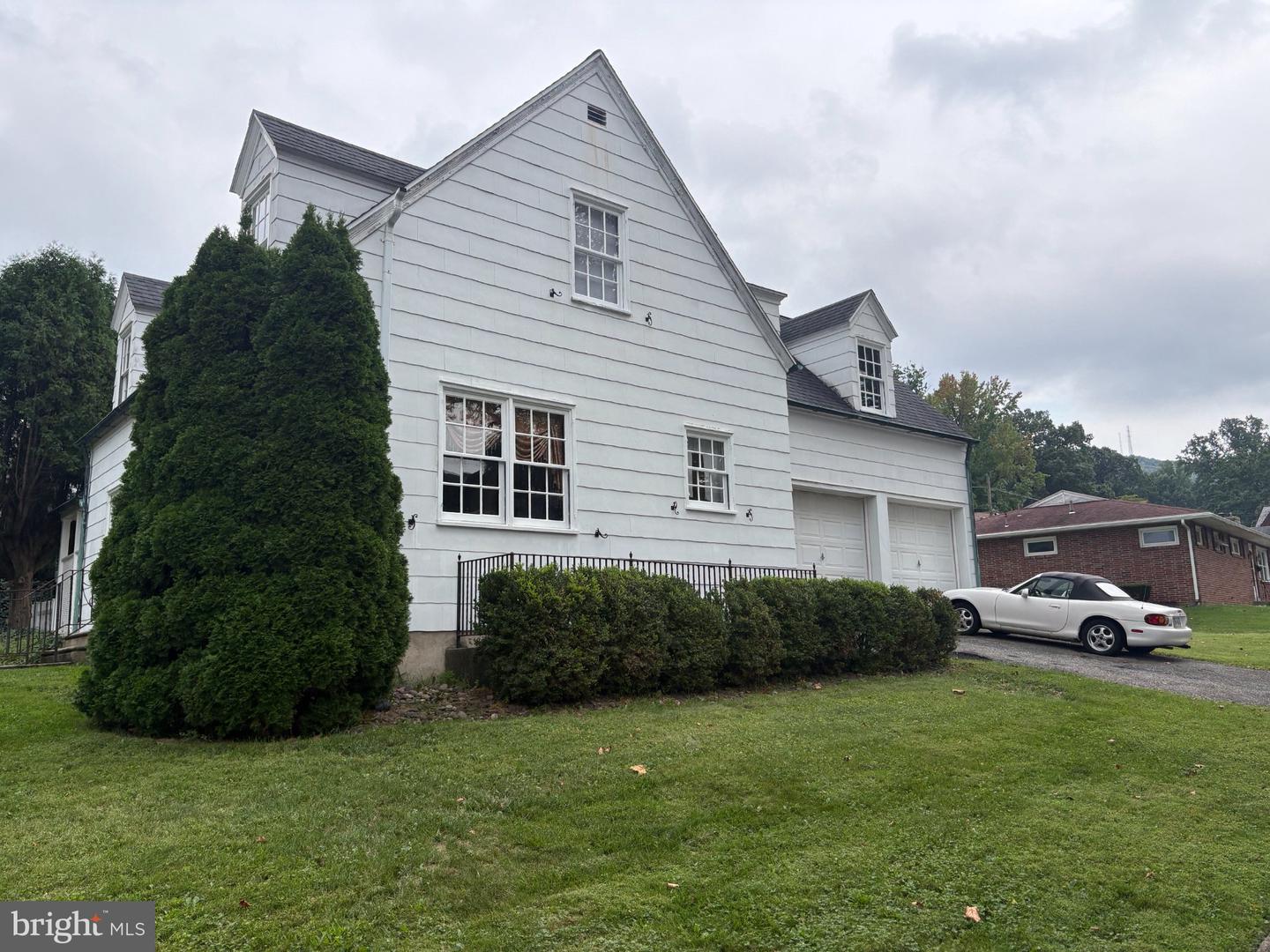 1600 Bern St Property Photo 3