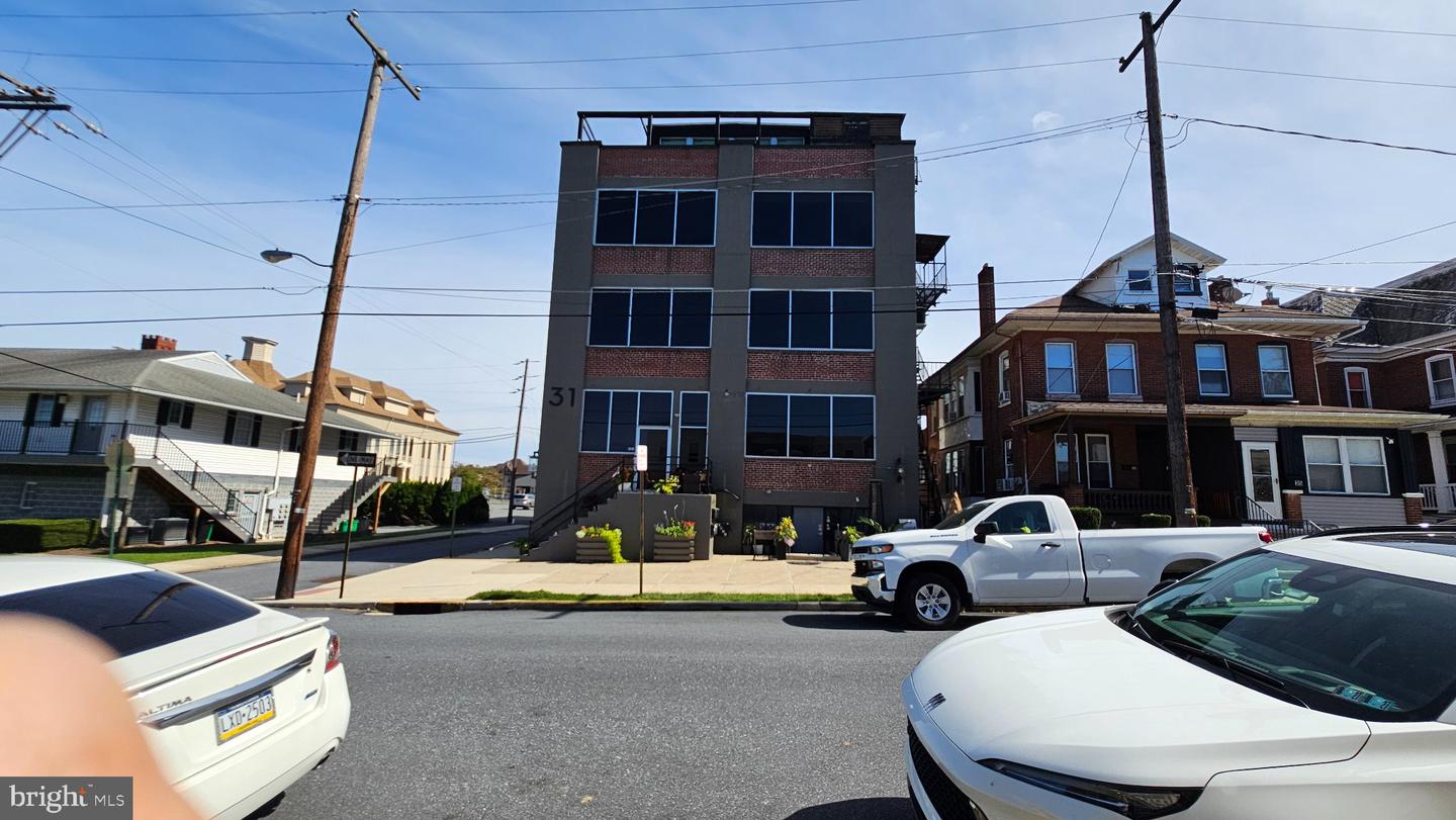 31 S Sterley St #401 Property Photo 2