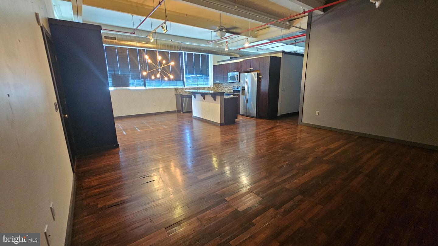 31 S Sterley St #401 Property Photo 6