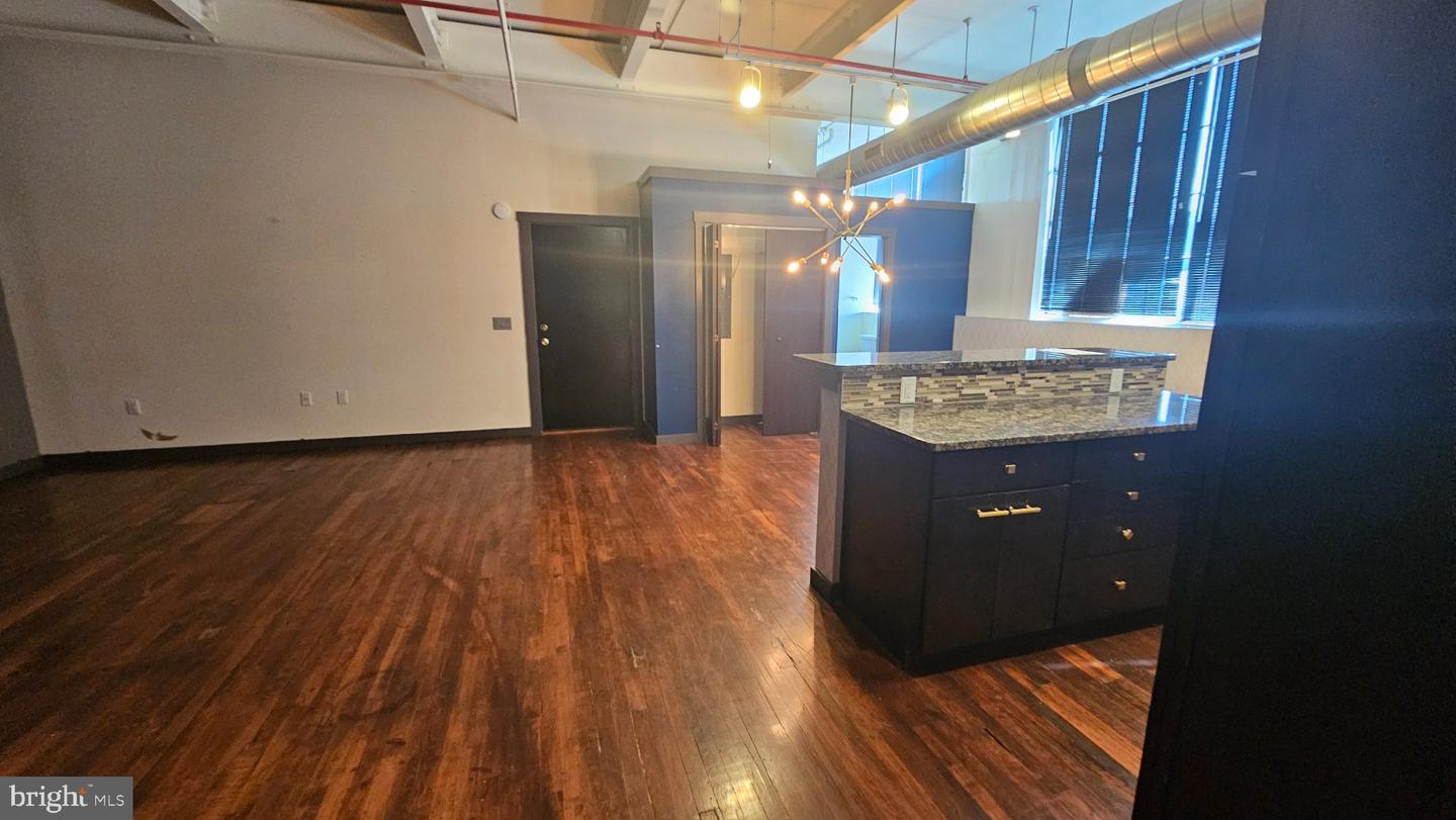 31 S Sterley St #401 Property Photo 8
