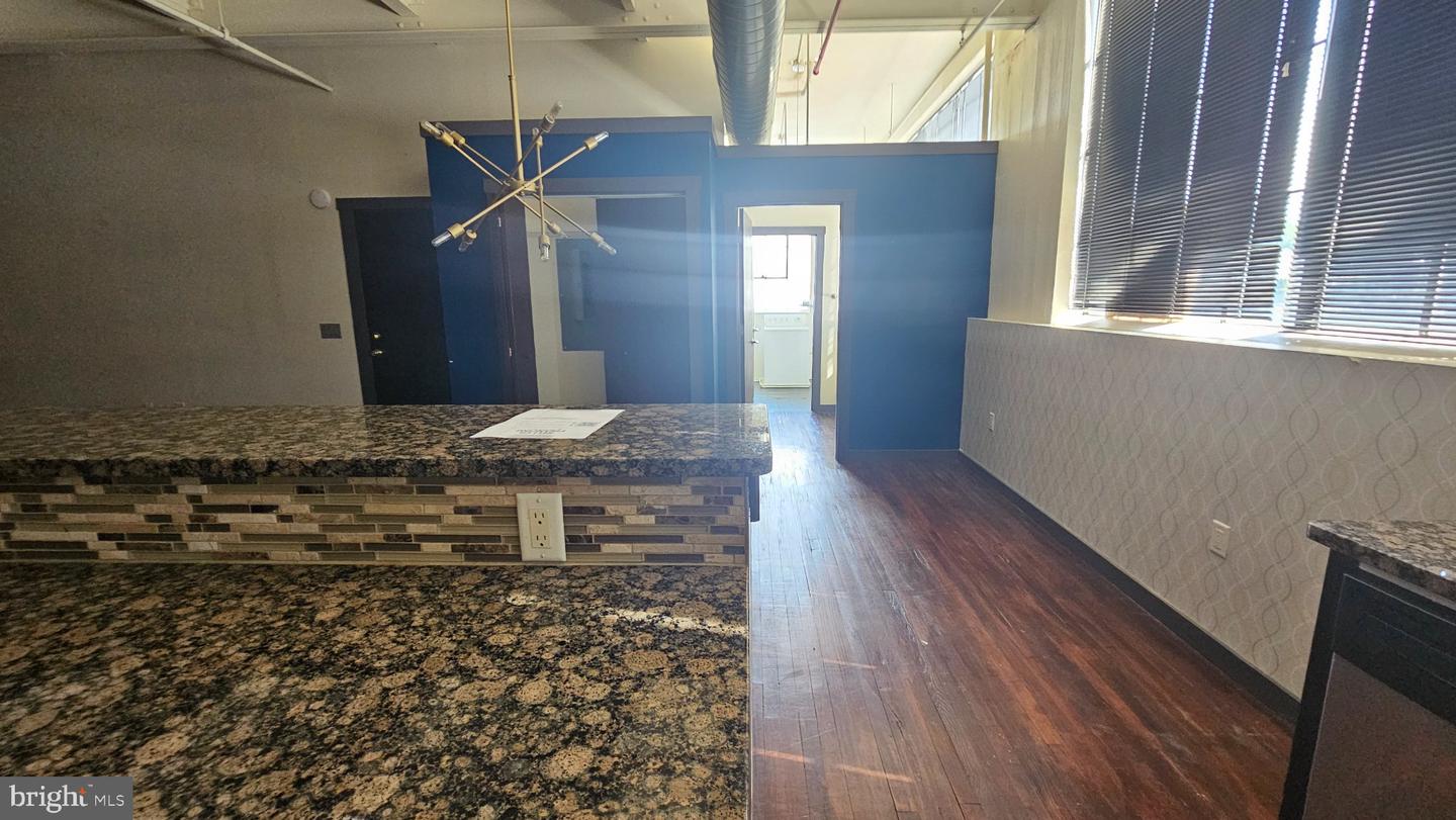 31 S Sterley St #401 Property Photo 12