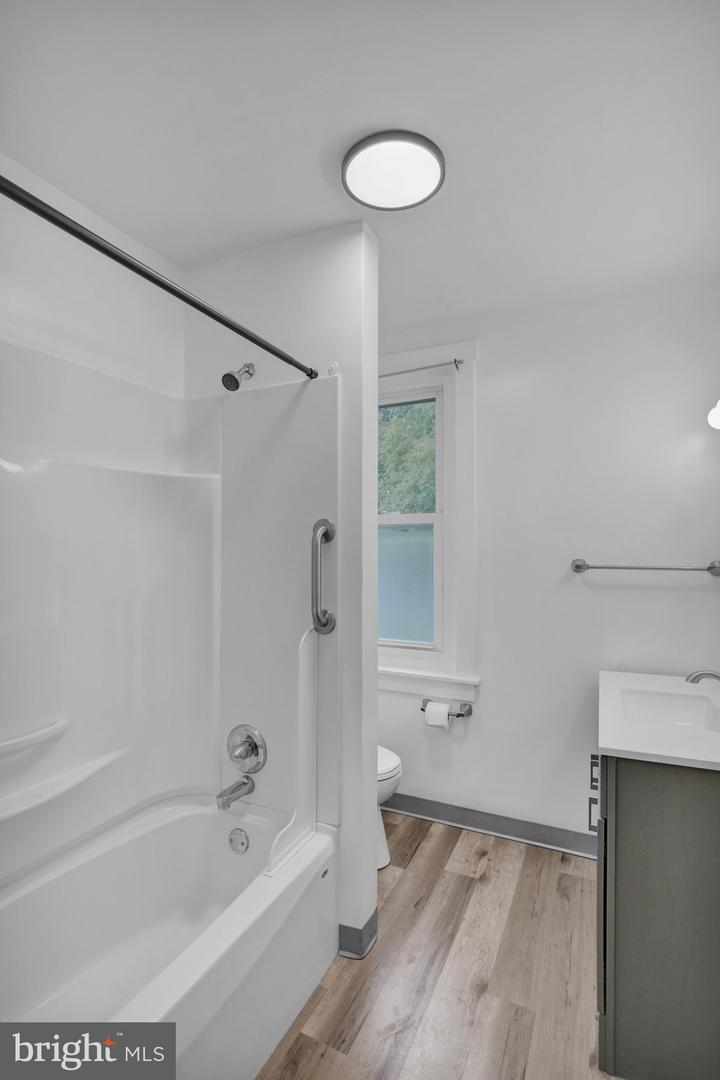 303 S 3rd Ave Property Photo 13
