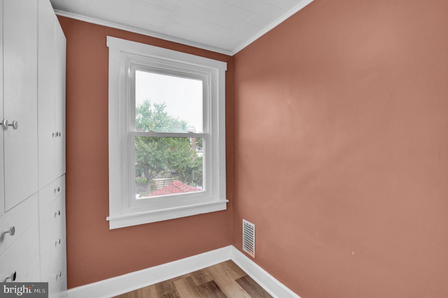 303 S 3rd Ave Property Photo 18