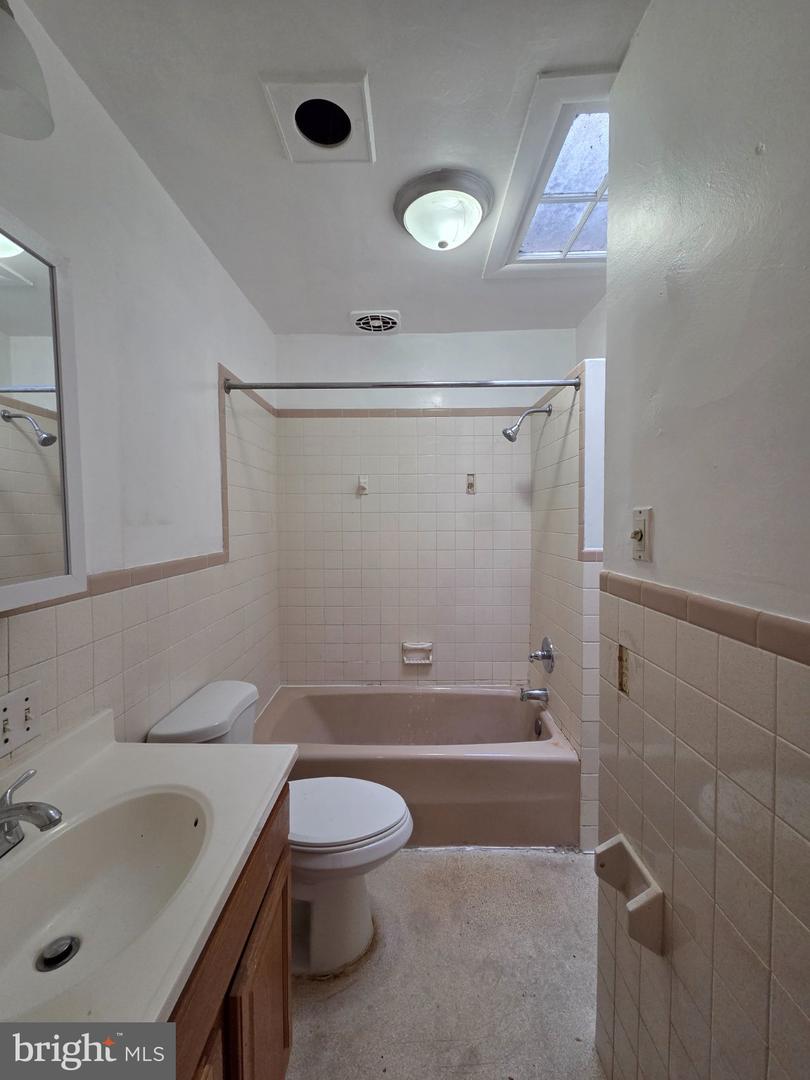 503 S 16 1/2 St Property Photo 12