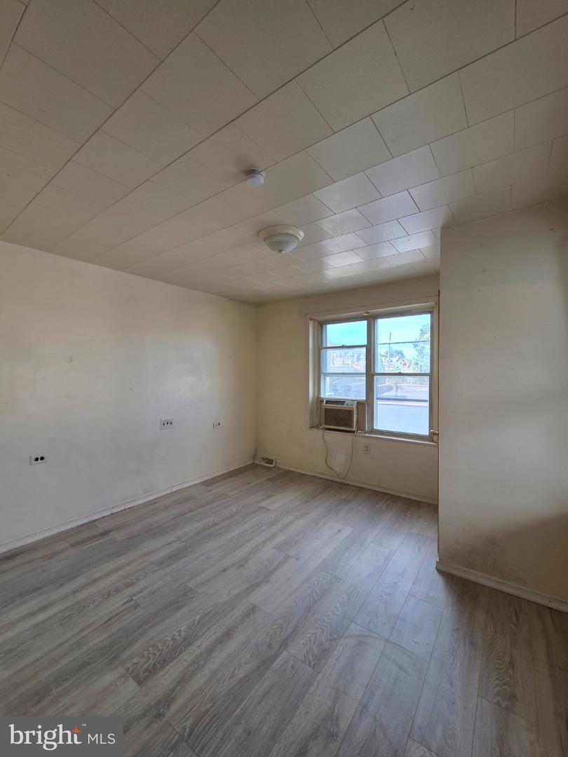 503 S 16 1/2 St Property Photo 13