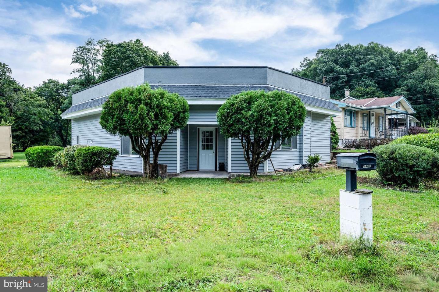 1800 MOUNT LUAREL RD Property Photo 1