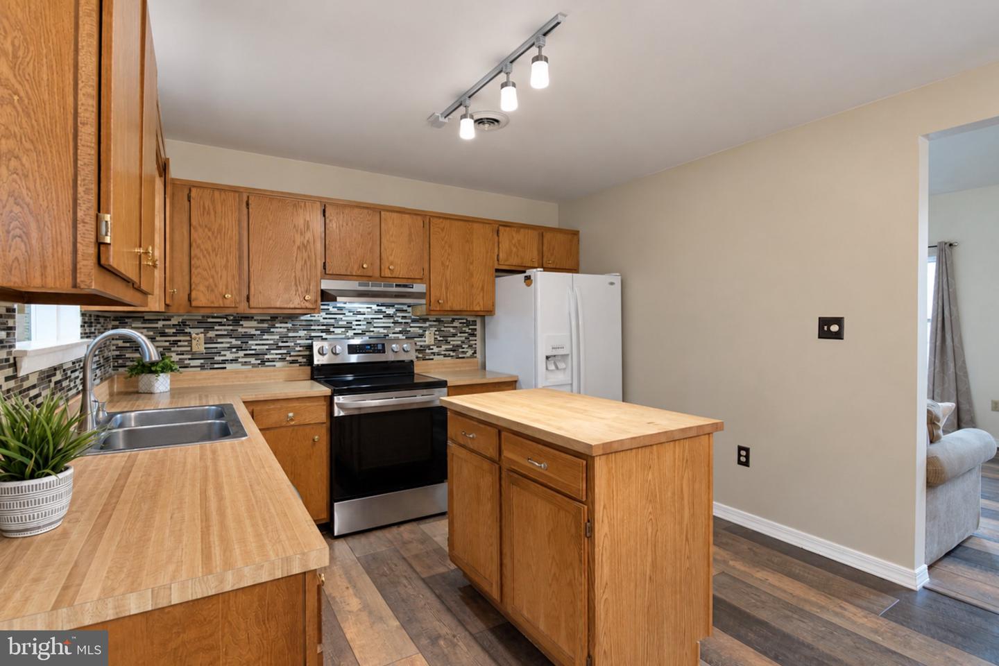 222 Wexham Dr Property Photo 11