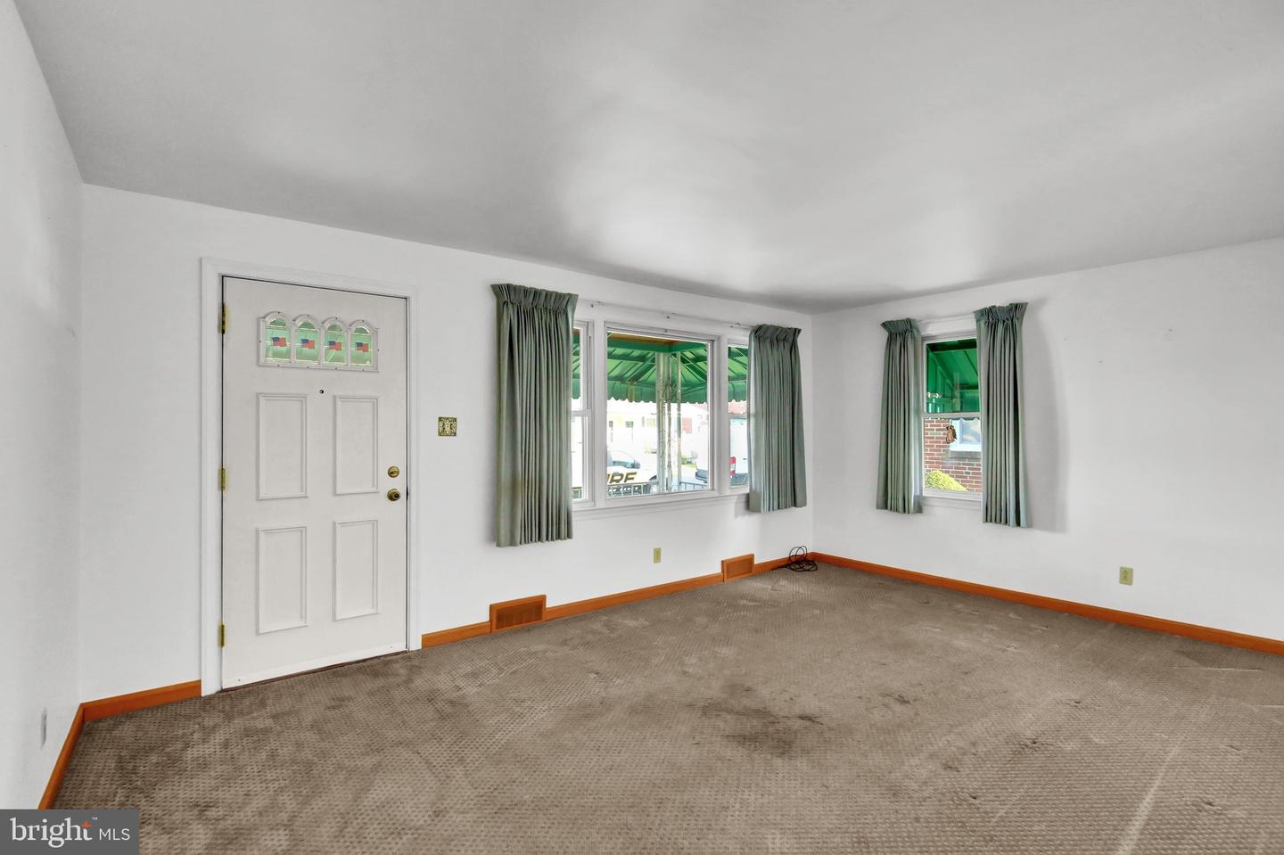 48 Keppel Ave Property Photo 8